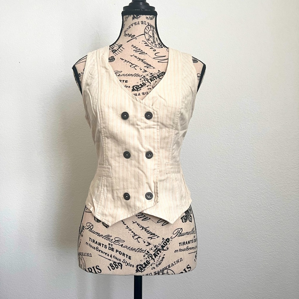 Van Heusen pin stripe vest!!